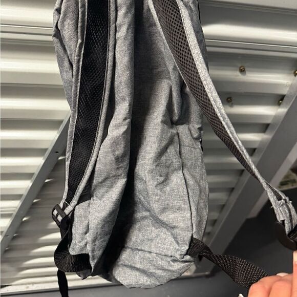 NWT- Card Tech backpack Gray Lightweight - Picture 10 of 12